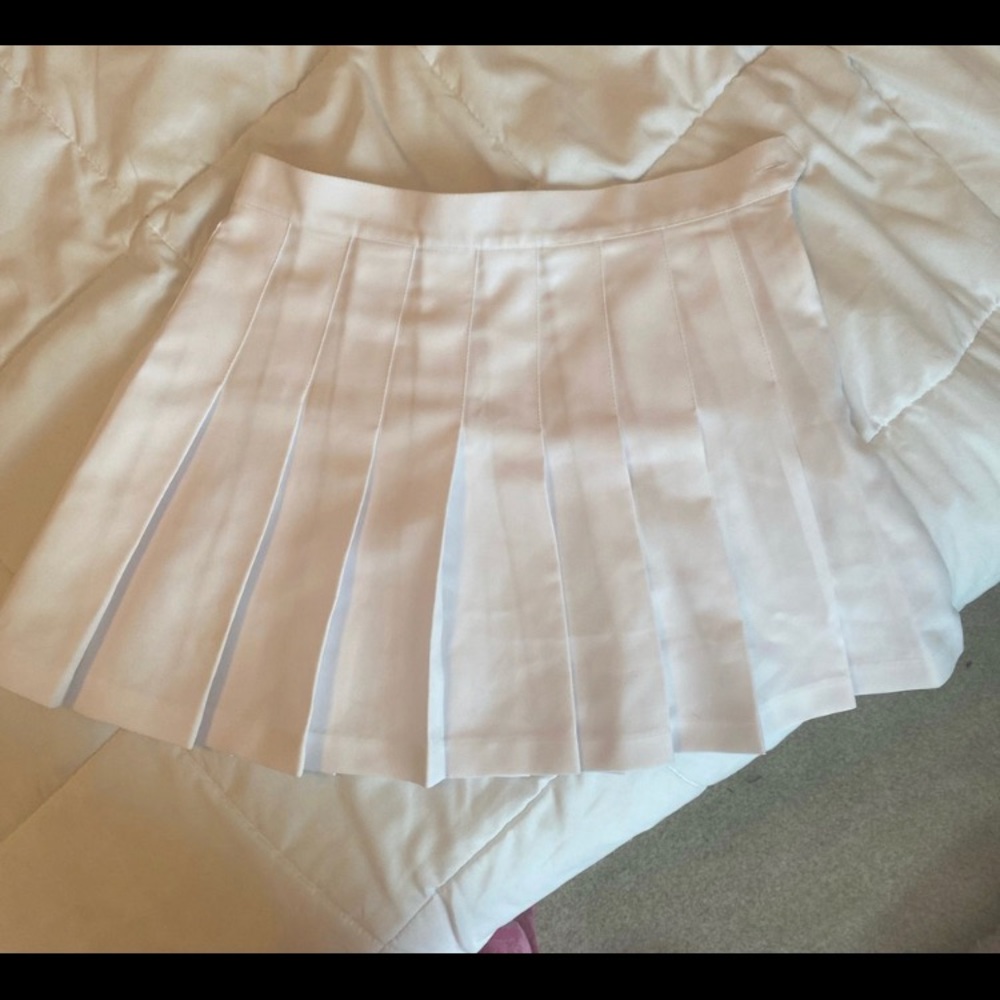 white pleated skirt